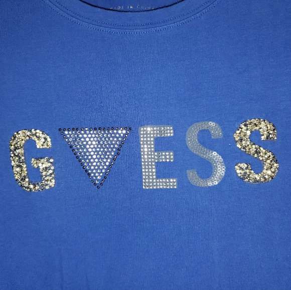 Short sleeve, scoop neck top with multi-bedazzled "GUESS" logo on front medium - Picture 6 of 11